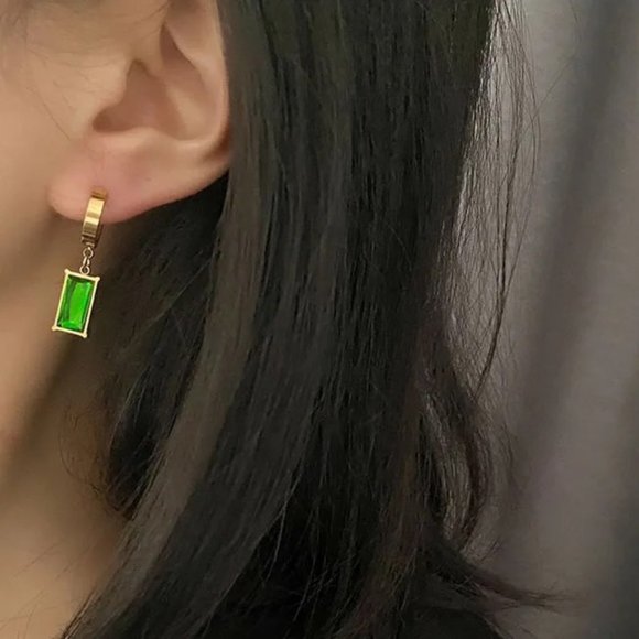 18k Gold Plated Square Emerald Green Crystal Drop Earrings - Picture 9 of 10